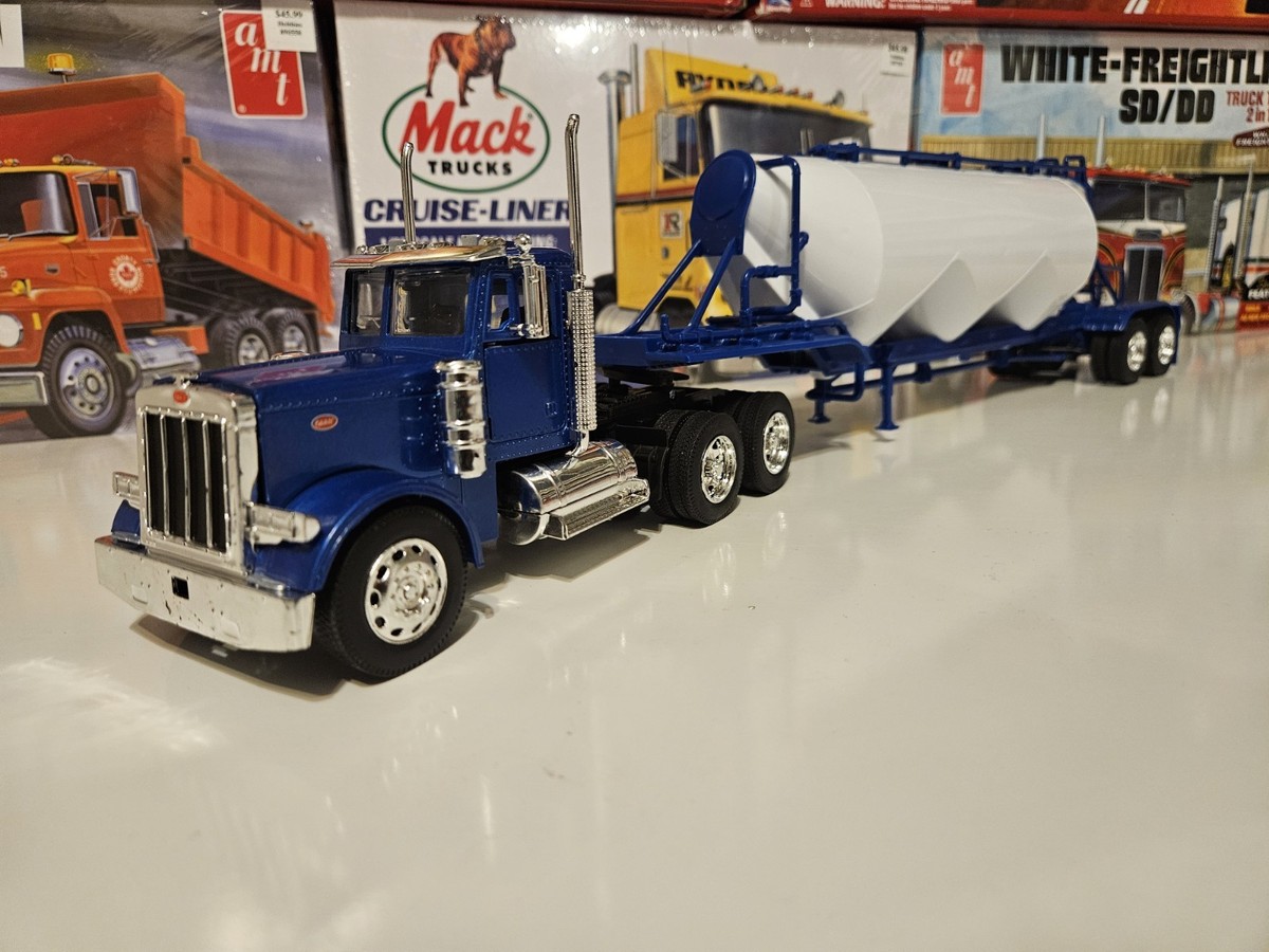 NEW RAY PETERBILT 379 PNEUMATIC DRY BULK TRAILER 1/32 BLUE WHITE