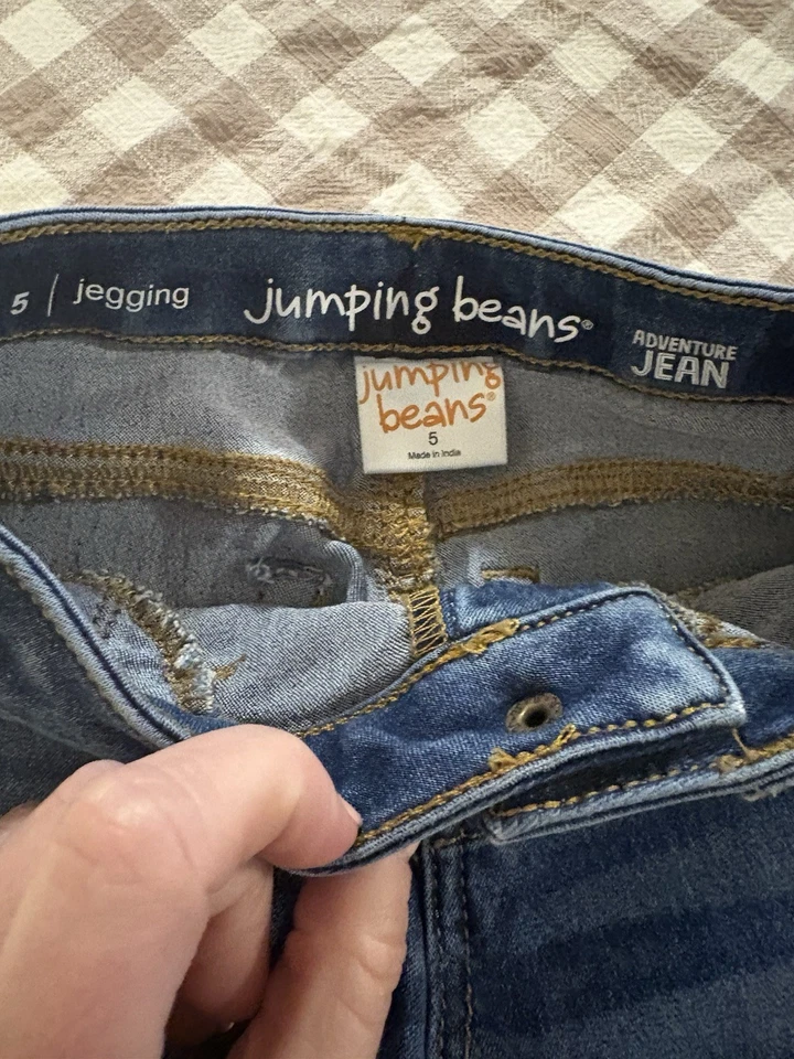 Jeggings de mezclilla lavados oscuros Jumping Beans para niñas talla 5  Foto 2 de 3