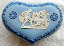 LOVELY THREE TRI COLOUR GREEK GOD SCENE WEDGWOOD POTTERY HEART SHAPE TRINKET BOX