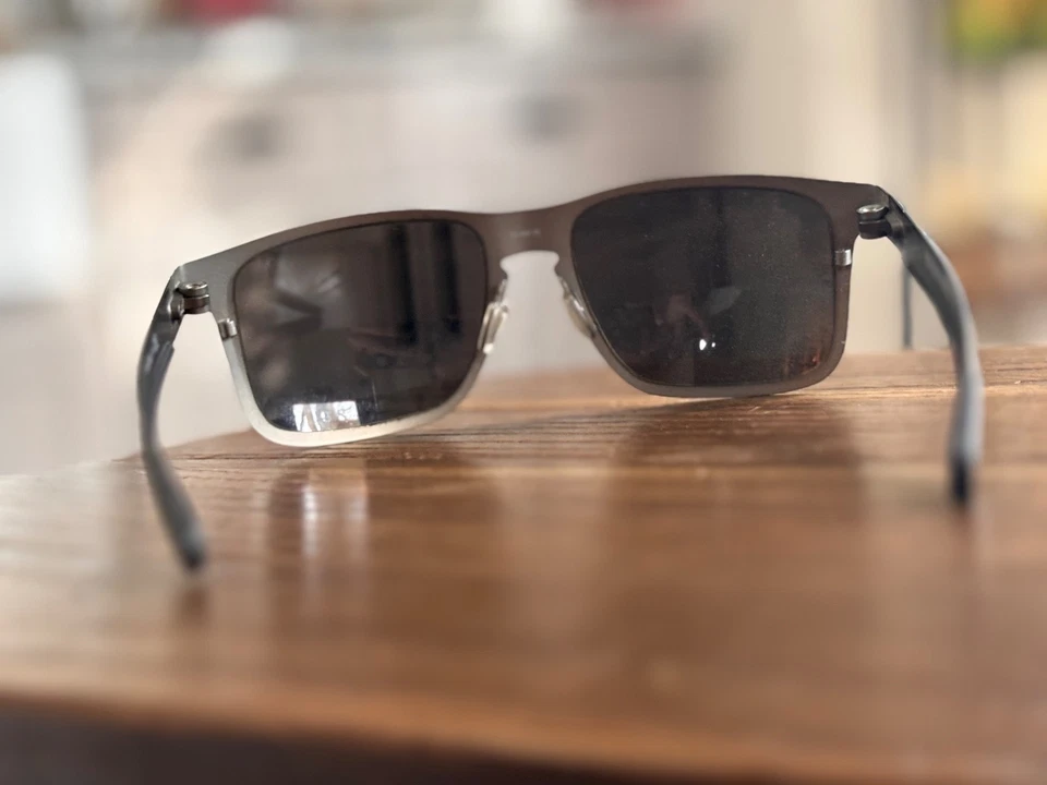 Gafas de sol Oakley Holbrook grises de metal polarizado usadas #OO4123-0655 buen estado Foto 4 de 4