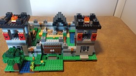 LEGO Minecraft: The Fortress 21127 complete set with minifigs and manuals