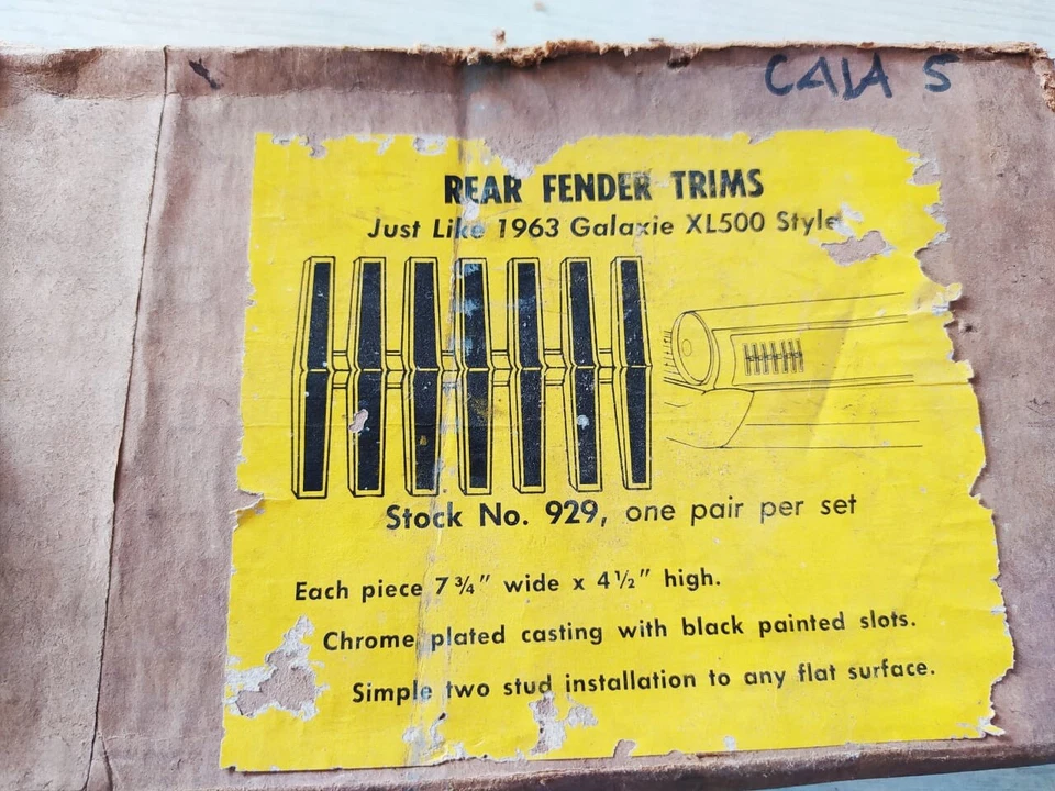 Par de molduras/ molduras de guardabarros trasero Ford Galaxie 500 1963 nuevo de lote (reproducción antigua) Foto 2 de 4