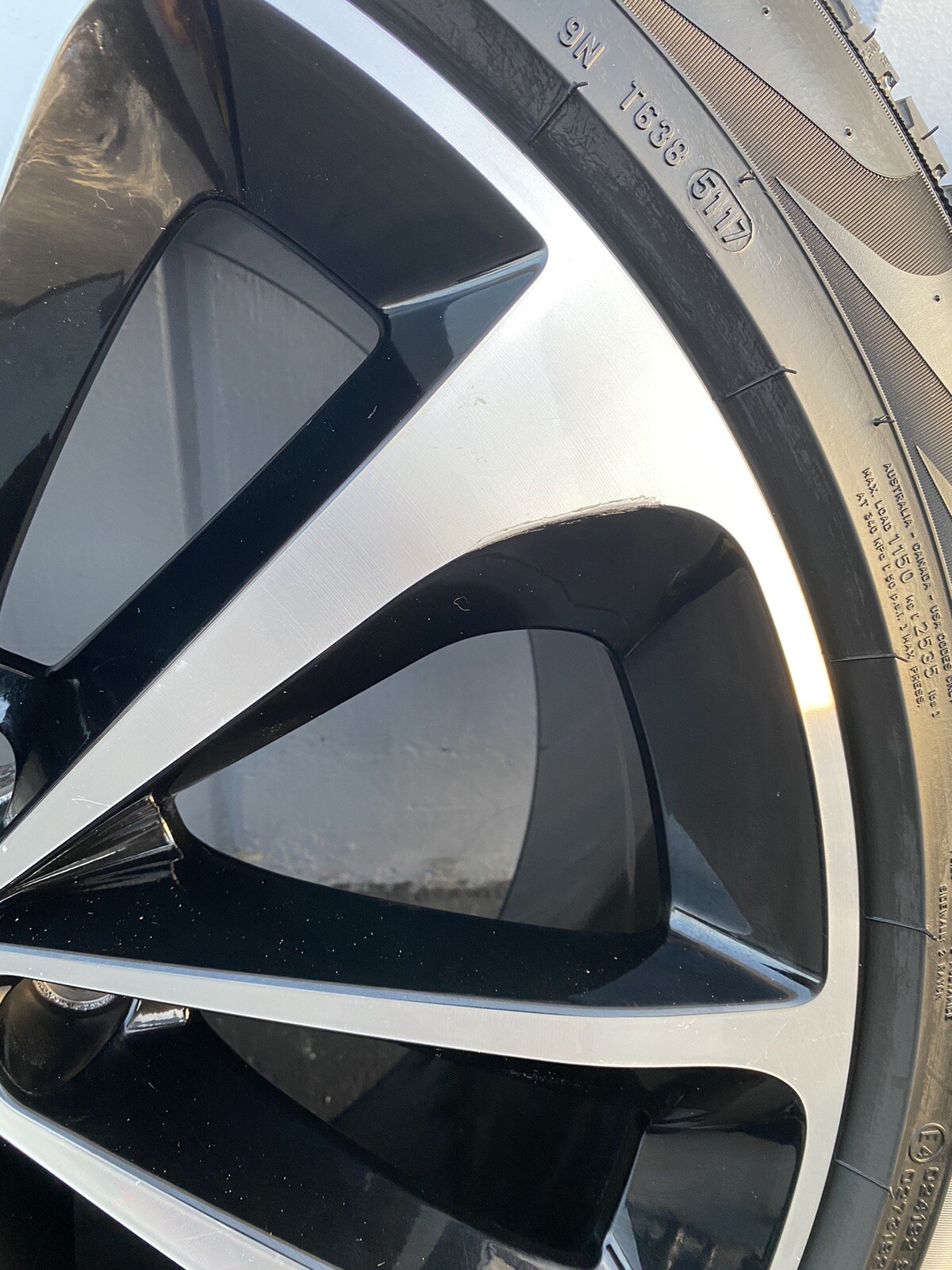 285/45/R21 Bentley Bentayga Alloy Wheel Assembly Complete Set Original/PIRELLI