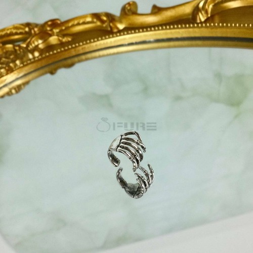 1x Stainless Steel Mens Womens Skeleton Hand Finger Ear Cuff Clip Wrap Earrings - Picture 4 of 9