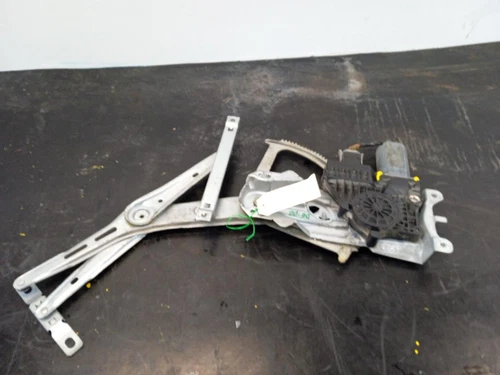 13100416 Alzacristalli Anteriore Destro. per OPEL ASTRA H GTC Sport 2005 1046469 - Foto 1 di 7