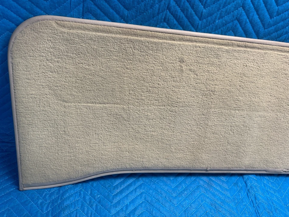 Panel de moldura de alfombra puerta trasera Lexus LX470 marfil: LG00 2003 2004 2005 2006 2007 OEM Foto 2 de 4