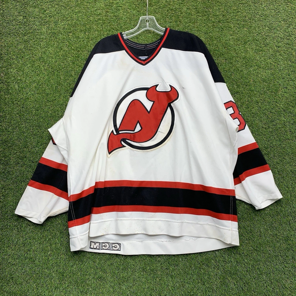Chemise homme en jersey rouge et blanc photo – Image gratuite de Humain
