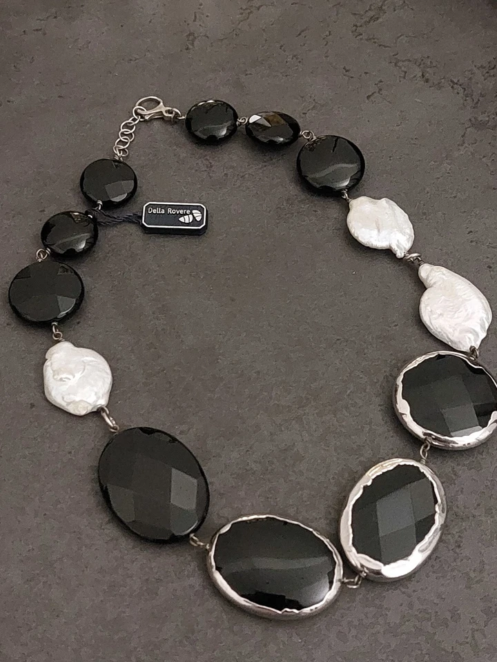 Collana in argento e pietre dure (Agata nera, onice e madreperla) "DELLA ROVERE" - Immagine 2 di 2
