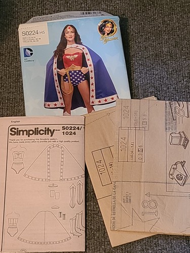 COSTUME Simplicity S0224 autentico DC Comics Wonder Woman taglia 6-14 modello NON TAGLIATO - Foto 2 di 3