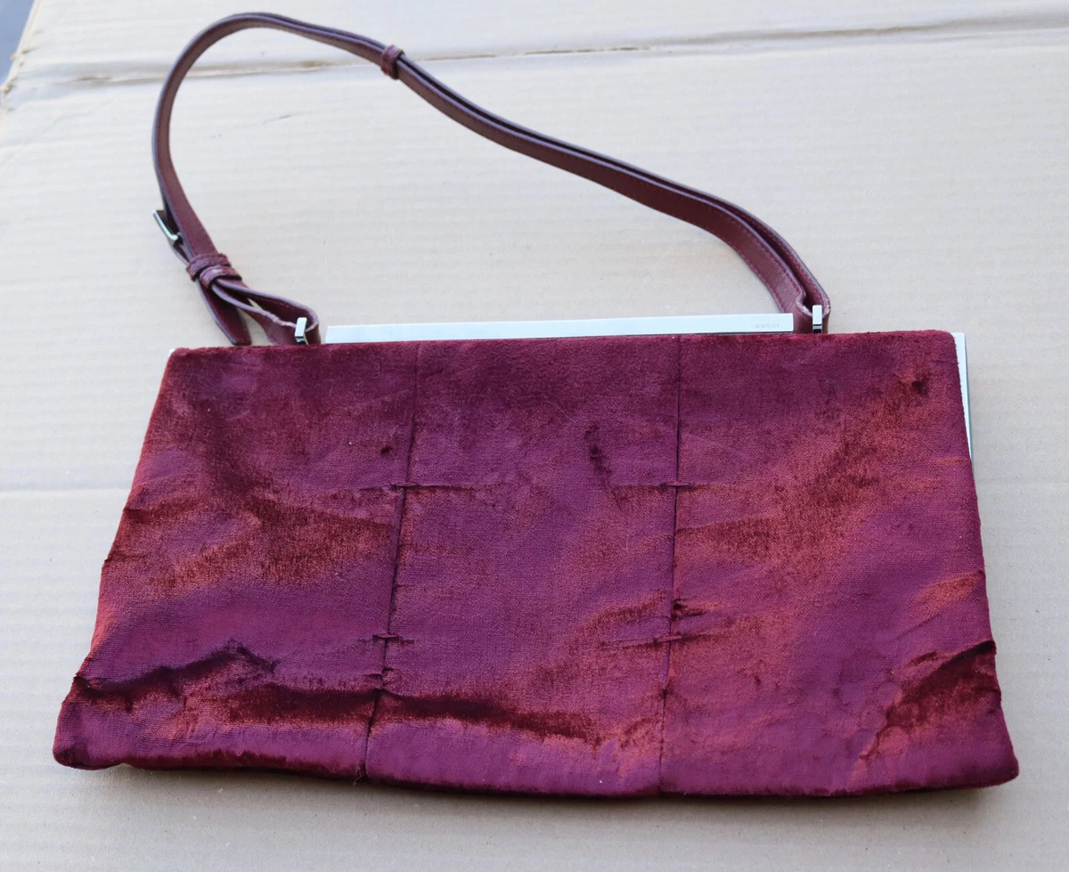 Red velvet hotsell gucci purse