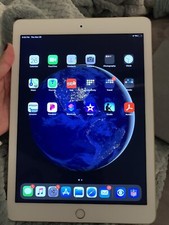 Apple iPad Pro 1st Gen. 128GB, Wi-Fi, 9.7 in - Gold AND Smart Keyboard AND Case