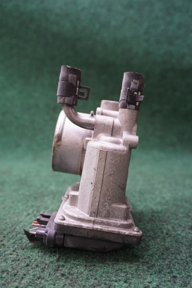 Hyundai Accent 2013 1,6 L carrocería del acelerador OEM 351002B300 105.344 millas Foto 2 de 4