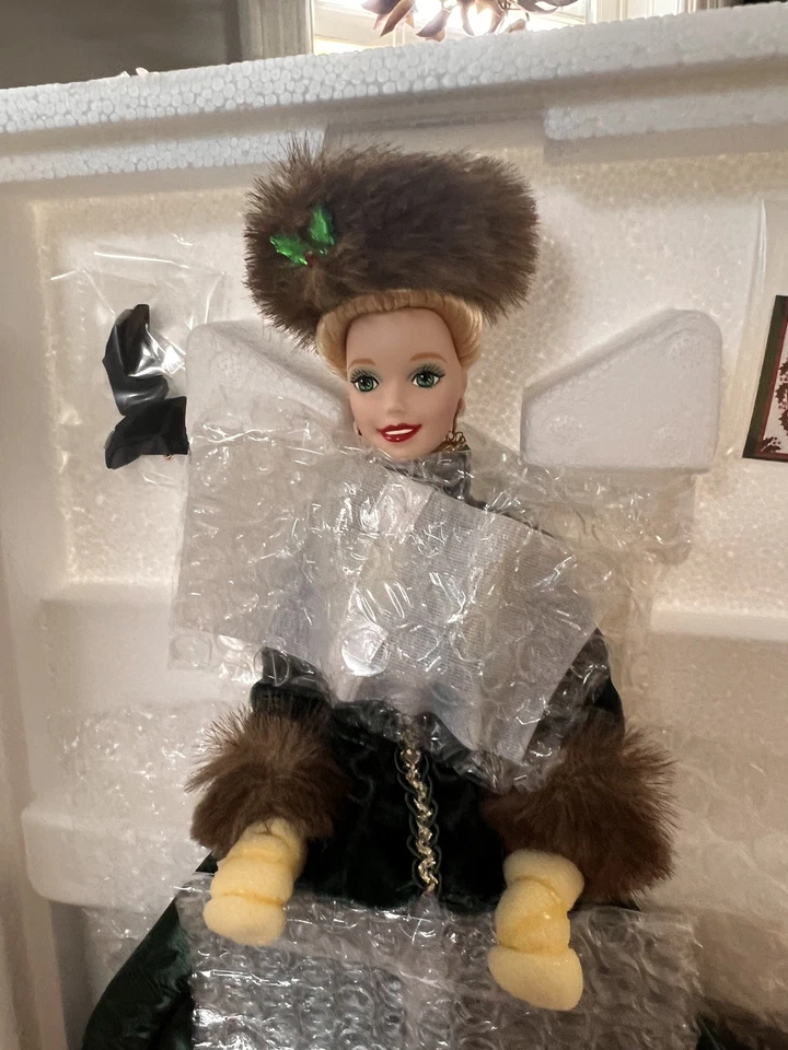 Barbie by Mattel Holiday Edition Porcelain Caroler (15760) 1996, con accesorios Foto 3 de 4