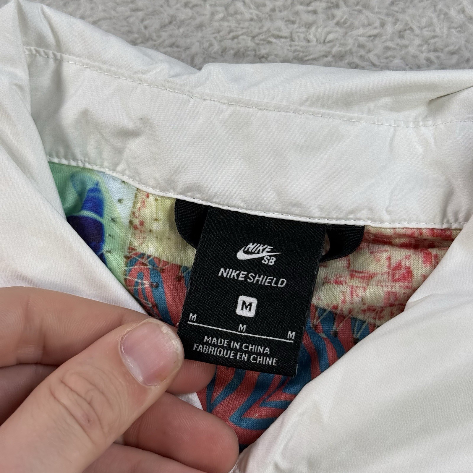 SACAI X NIKE Giacca a vento Nike SB uomo media bianca What The Dunk Thomas Campbell scudo