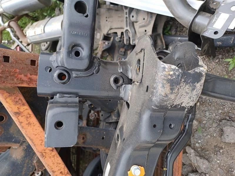 Crossmember trasero/marco K para Silverado EV 2859721 2024 Foto 2 de 4