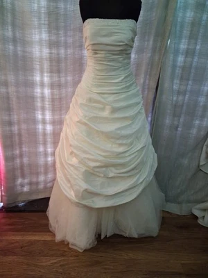 Wedding dress size 10 ivory taffeta Justin Alexander, see measurement chart W2 - Image 1 of 4