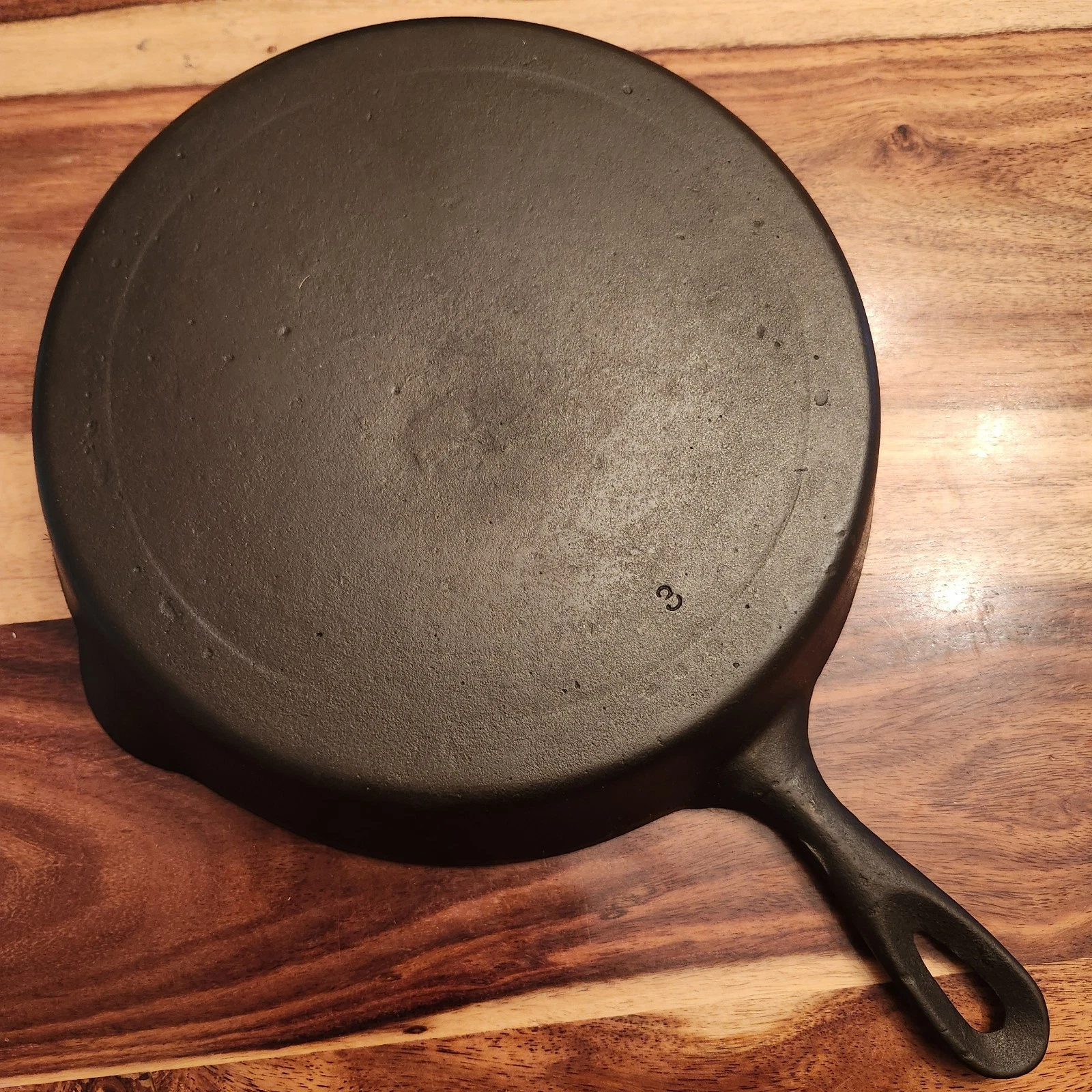 Unmarked Cast Iron Skillet #8, MM 3, 10.5" diameter, smooth bottom