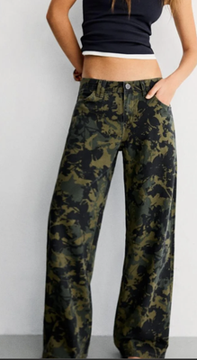 Bershka Camo Low Rise Wide Leg Cargo Pants Size 00 NEW Y2K 90s