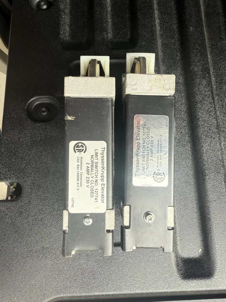 Interruptores de límite de ascensor usados Thyssenkrupp Foto 3 de 4