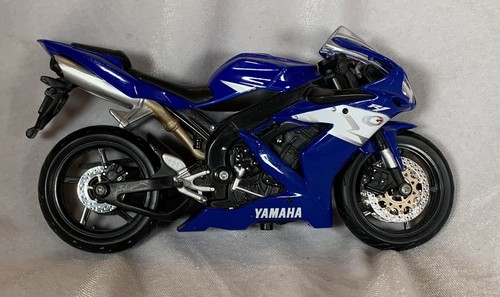 1:18 Scale Maisto Yamaha Yzf R1 - Picture 2 of 6