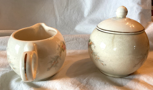 Harker Pottery/Bakerite "Sweet Heart Rose" Cream & Sugar - Picture 5 of 7