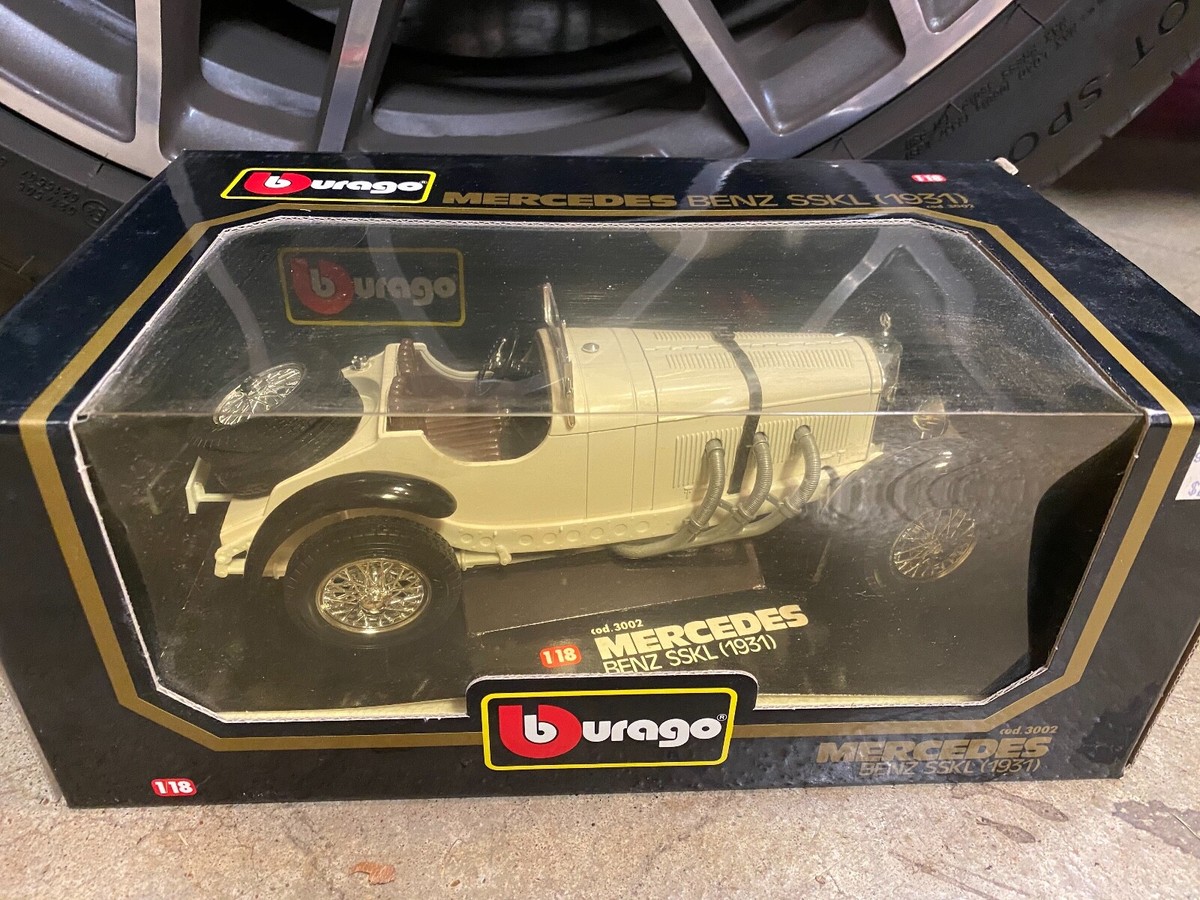 Bburago 1/18 Scale 1931 Mercedes Benz SSKL White and Black