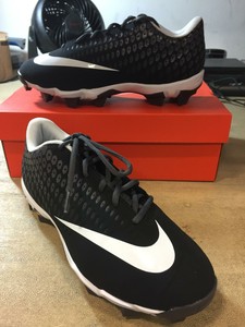 wide baseball cleats