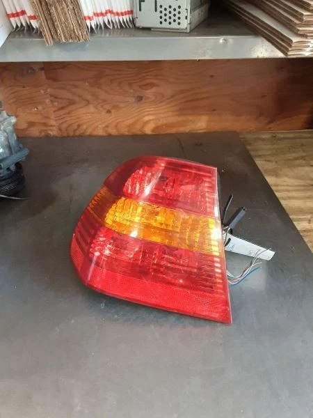 Estación de luz trasera del conductor Wgn cuarto montado en panel para BMW 325i 60689 01-05 Foto 4 de 4