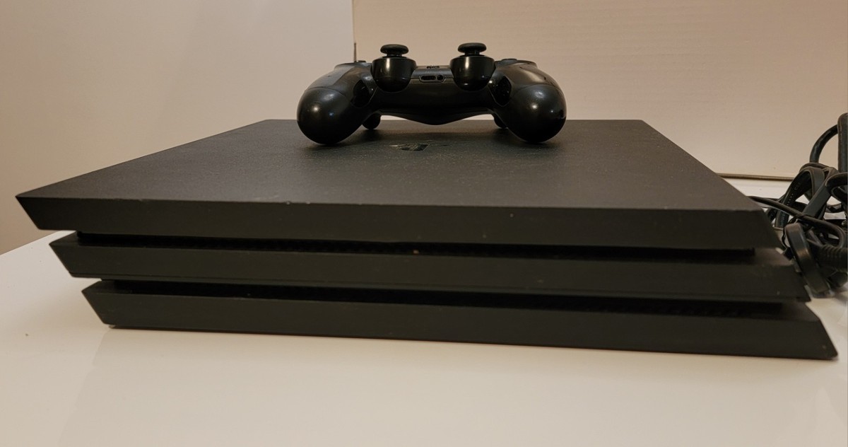 Sony PlayStation 4 PRO PS4 1 TB Console with box , Wireless