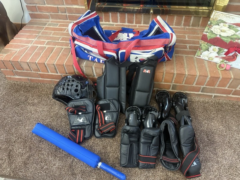 ATA Taekwondo Martial Arts  Sparring  Gear And 29" Duffle Bag Youth Size M