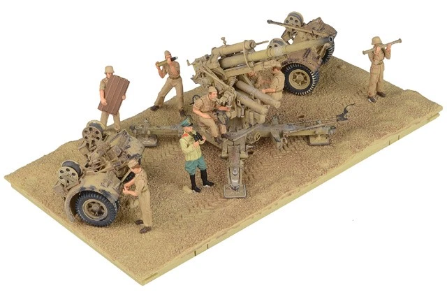 801008B Forces of Valor 88mm FlaK 18 1/32 Model German Army DAK w/8 Figures - Image 2 of 2