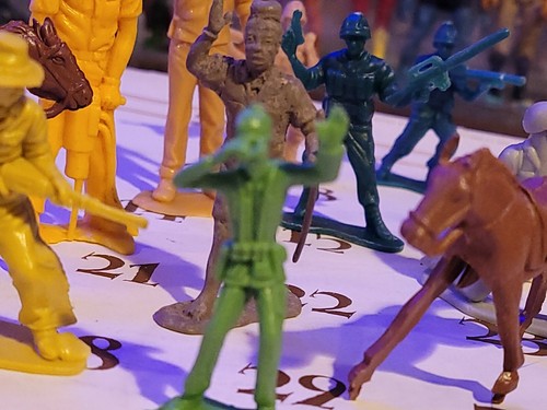 Vintage Plastic Soldiers Cowboys And Spaceman - Picture 8 of 10
