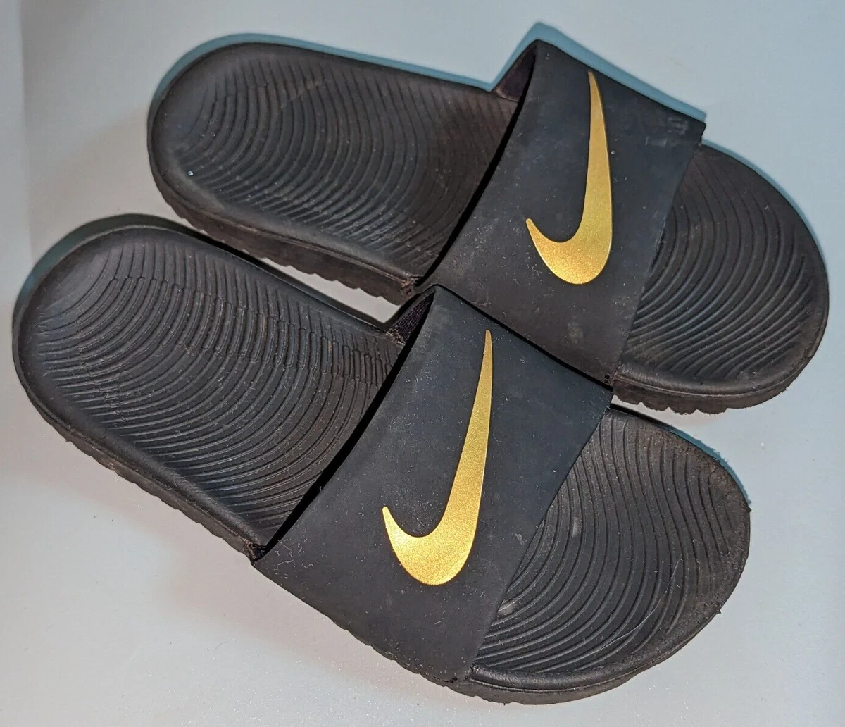 pureza insondable maceta Nike Kawa 819352-001 Little Kids Black &amp; Gold Slip On Slide Shoes EU 31  US C13 | eBay