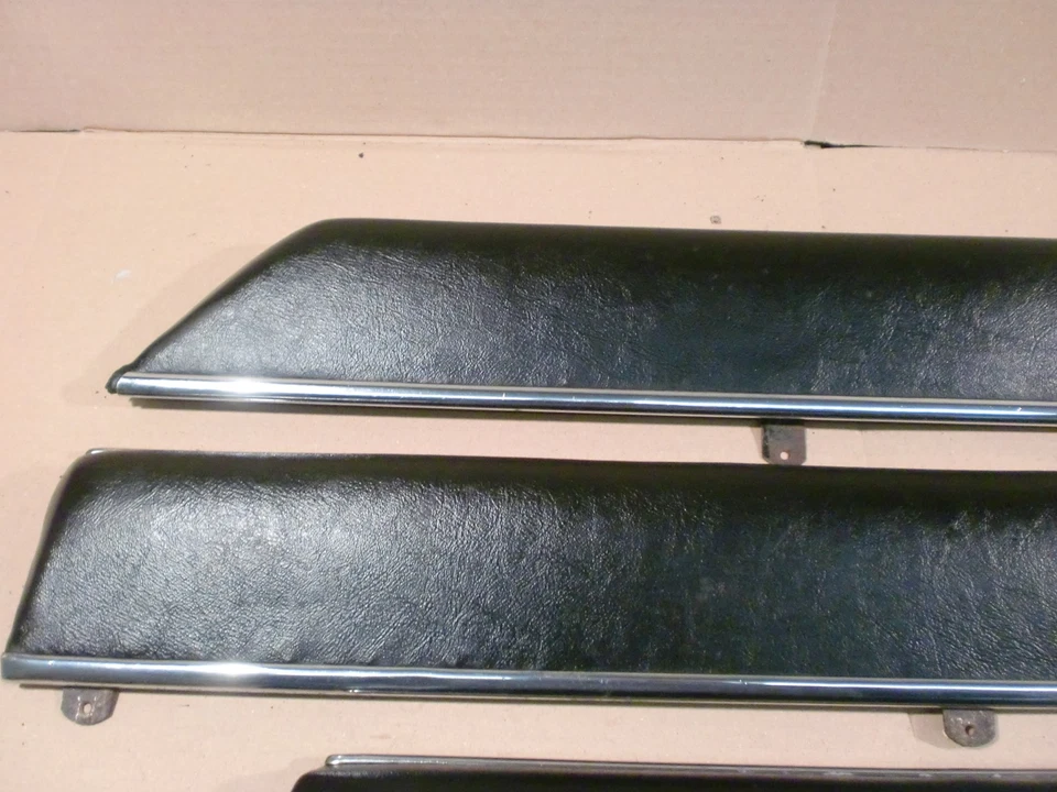 JAGUAR XJ6 XJ12 CUPÉ PUERTA Y CUARTO TRASERO EMBELLECEDOR SUPERIOR JUEGO COCHE ENROLLABLE EN NEGRO Foto 2 de 4