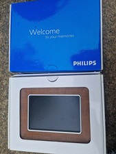 Philips 7FF1WD Digital Photo Frame 7" Wood Effect Finish Boxed With Stand