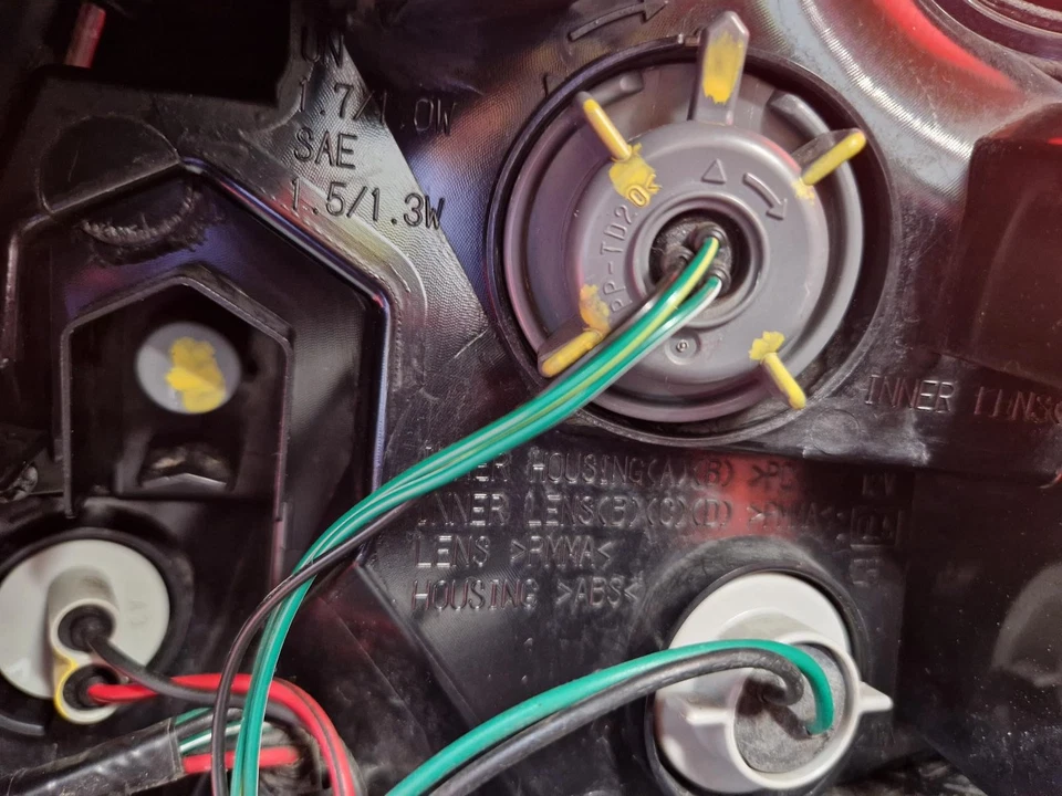 NISSAN LEAF TAIL LIGHT PASSENGER SIDE NEARSIDE LH 2018 - Image 2 of 4