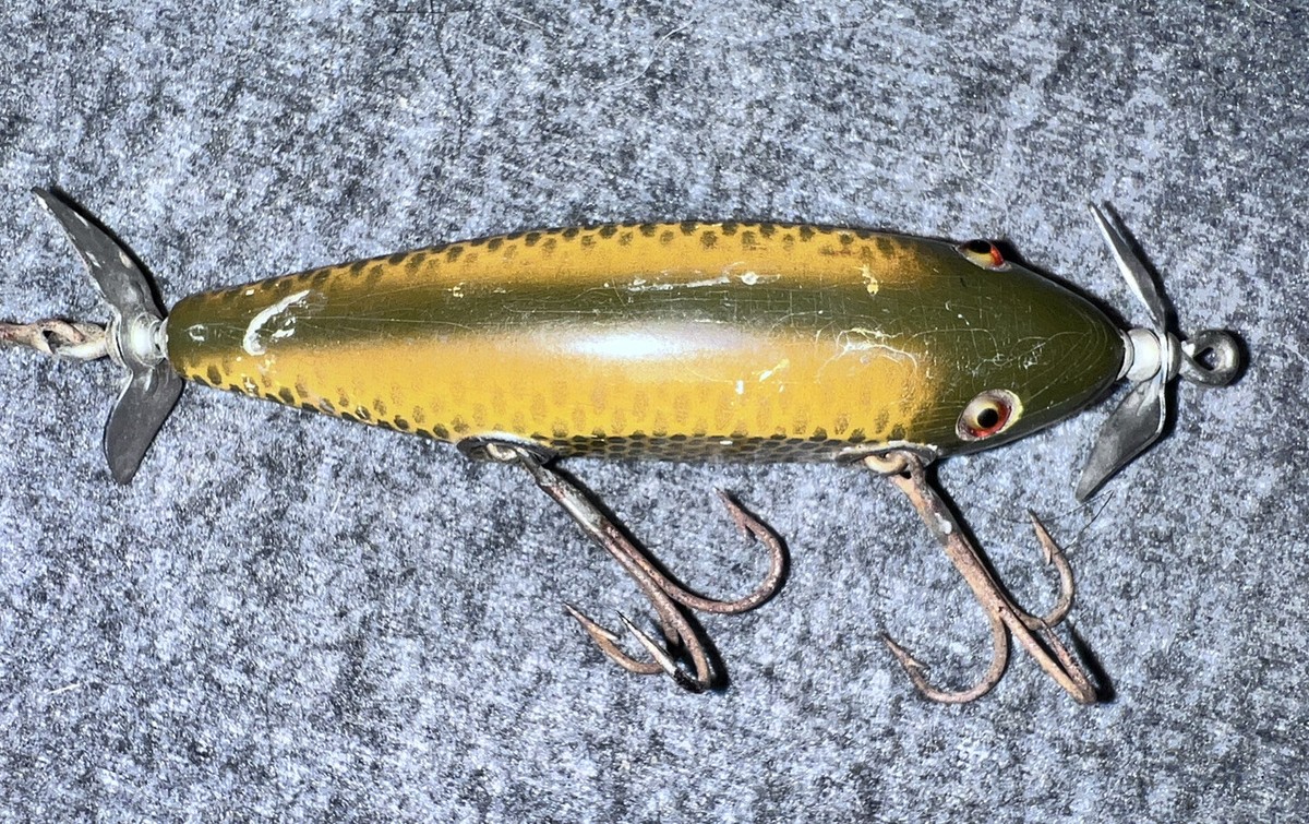 Vintage Creek Chub Wooden Wood Injured Minnow Fishing Lure Vintage Creek Chub Wooden Wood Injured Minnow Fishing Lure