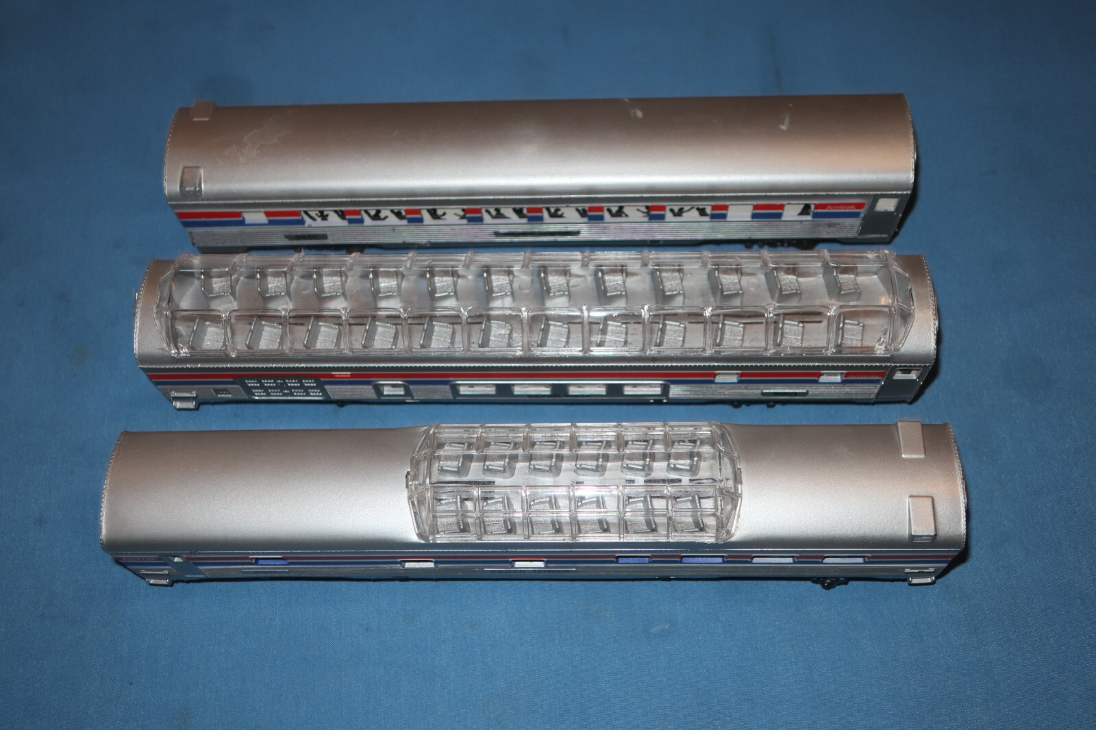 Life Like HO Amtrak Passenger Cars 9301 Vista Dome, 9321 Silver