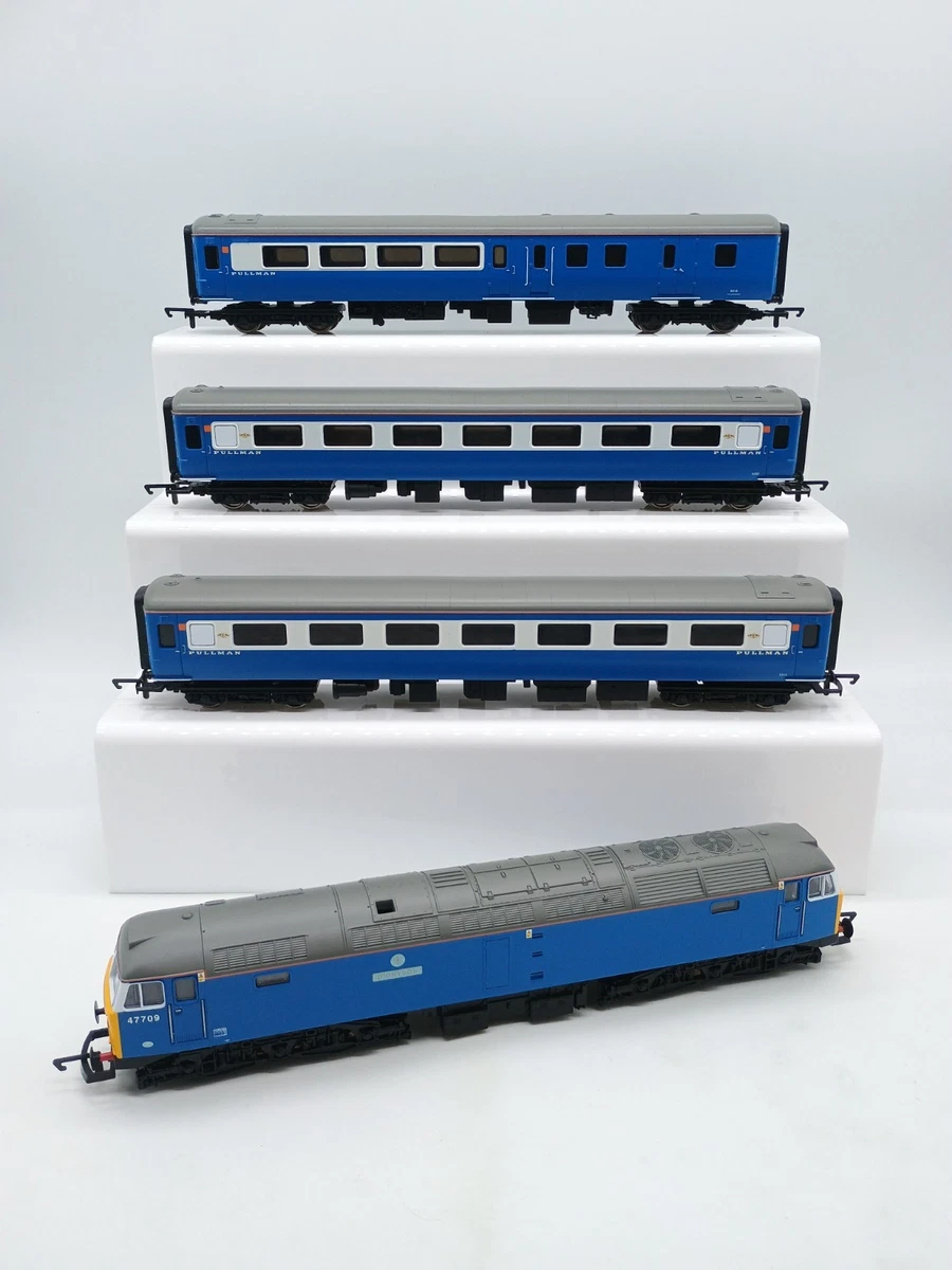 A Hornby Trains gauge O No. 51 tender, boxed, and a collection of