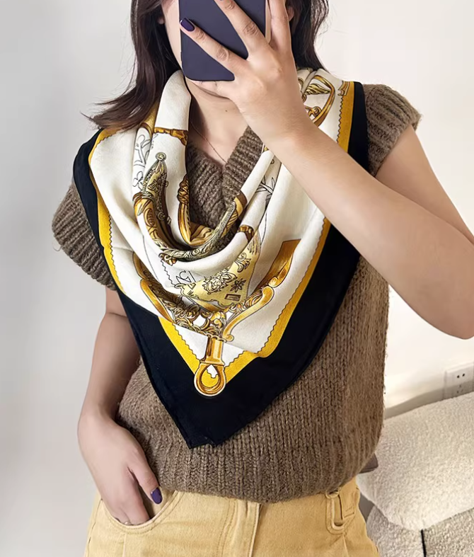 Luxury 70% Cashmere 30% Silk Horsebit Print Double Face Shawl 43 Inch Wrap