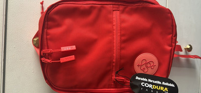 baboon to the moon backpack mini Go-Bag Big Duffle Bag - Stylish, Compact, Large Travel Bag Lightweight, Durable, Water-Resistant for Men and Women (Grey) door opening lets you see and grab everything Interior compression straps so you can pack more without the bulk Upgraded TPU shell is resistant to abrasion Baboon to the Moon Maroon