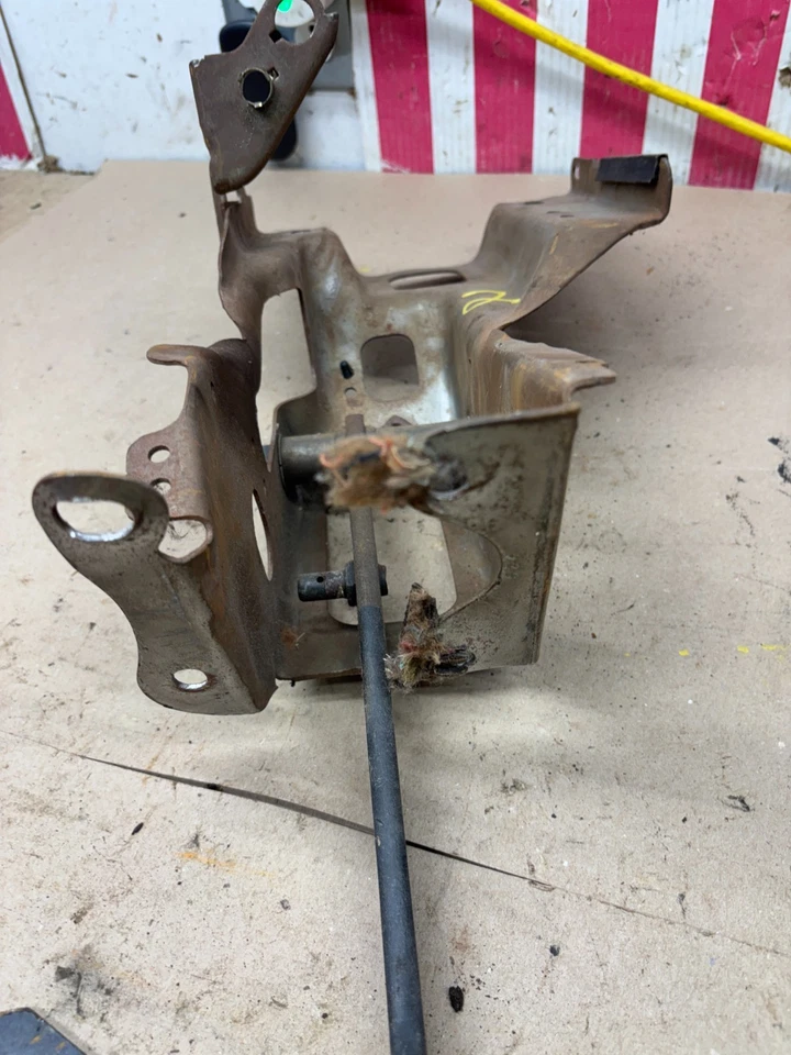 1982 83 84 85 1990 91 92 93 S10 Blazer Jimmy pedal de freno montaje OEM #2 $ Foto 3 de 4