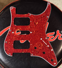 Adatto per Fender® Stratocaster USA/MIM Standard HSH 11 fori 4 strati guscio tartaruga rosso