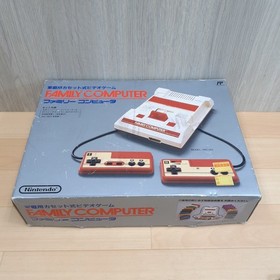 Nintendo Famicom Console HVC-001 Boxed bundle wirh 11 Games Tested Japanese NES