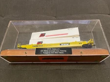 TTX-DTTX-STAND ALONE WELL CARS W/BN CONTAINERS #56305~ + DISPLAY CASE. PROTO POW