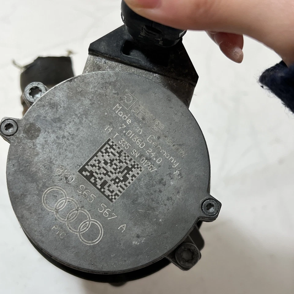 AUDI Q5 2015 bomba de agua auxiliar 8K0965567A OEM Foto 3 de 4