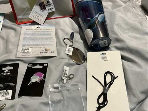 SEAWORLD REUSABLE BAG,BUNDLE NECKLACE, SHIRT PINS, KEYCHAIN, POUCH,PLUS MORE NEW - Picture 13 of 24