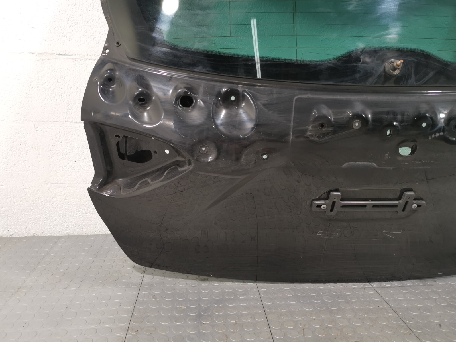 MASERATI Levante 3.0L AWD 2019  BLACK LIFTGATE TAILGATE TRUNK LID 673005572 OEM