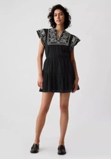 XS Gap Crinkle Gauze Embroidered Mini Dress in Black