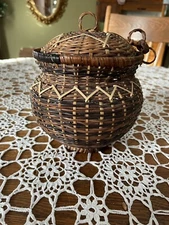 Vintage Handcrafted Woven Wicker Round Basket with Lid Small 6.5" NICE